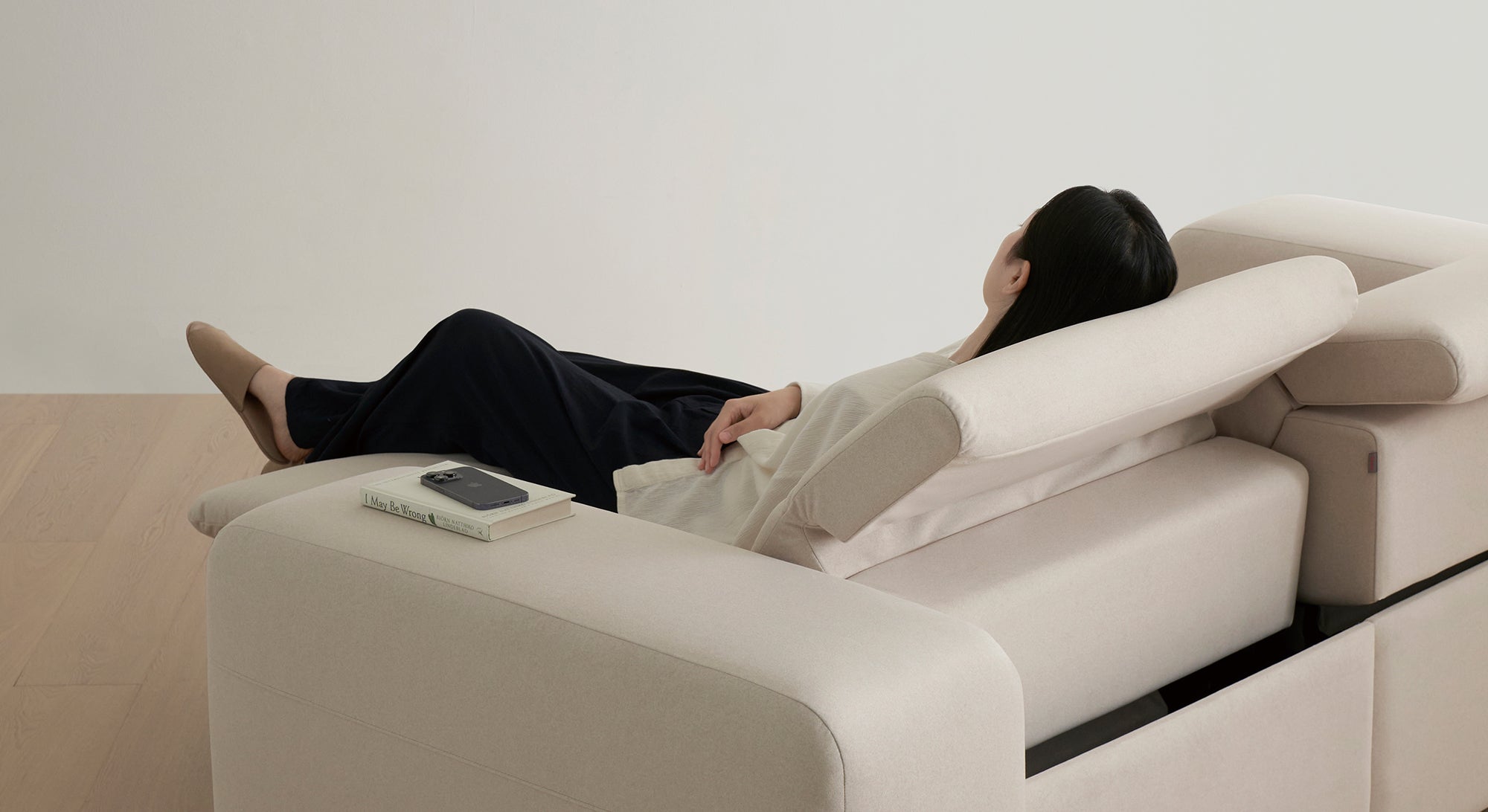 認識6種沙發材質優缺點、適合對象，讓你一次找到期望款式！